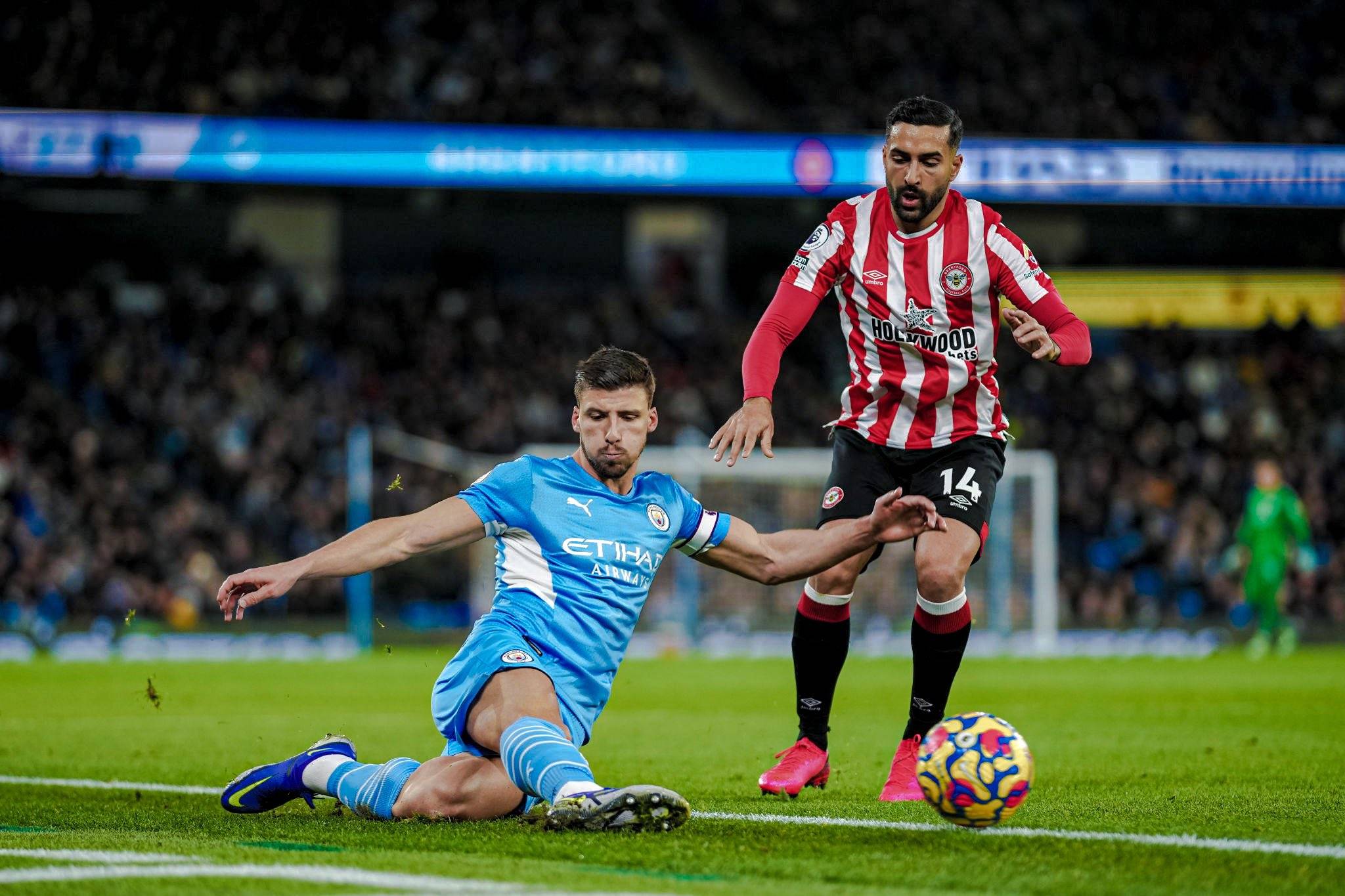 曼城客场迎战托特纳姆热刺，比赛异常激烈的简单介绍