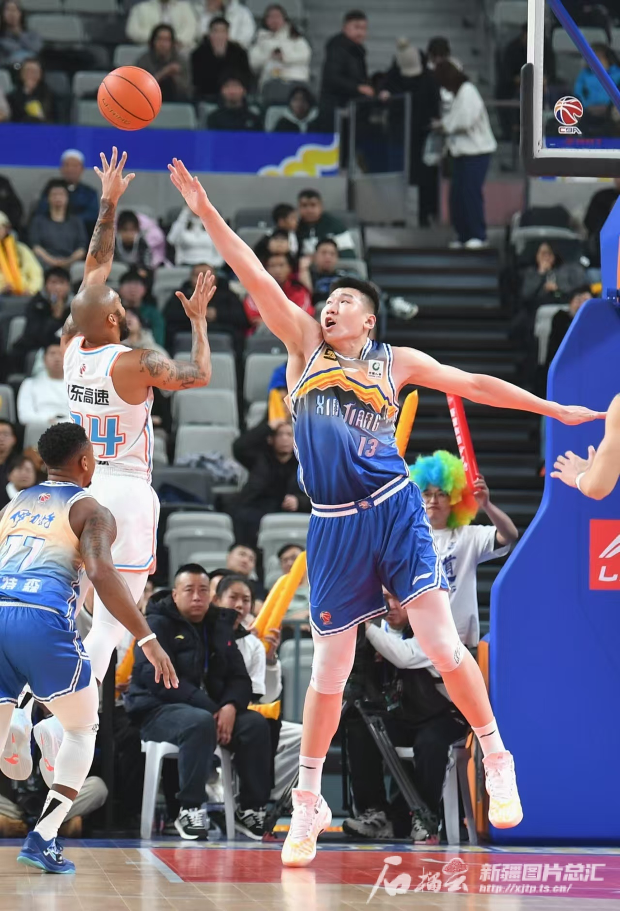 九游体育app下载-新疆男篮在比赛中全力以赴获胜