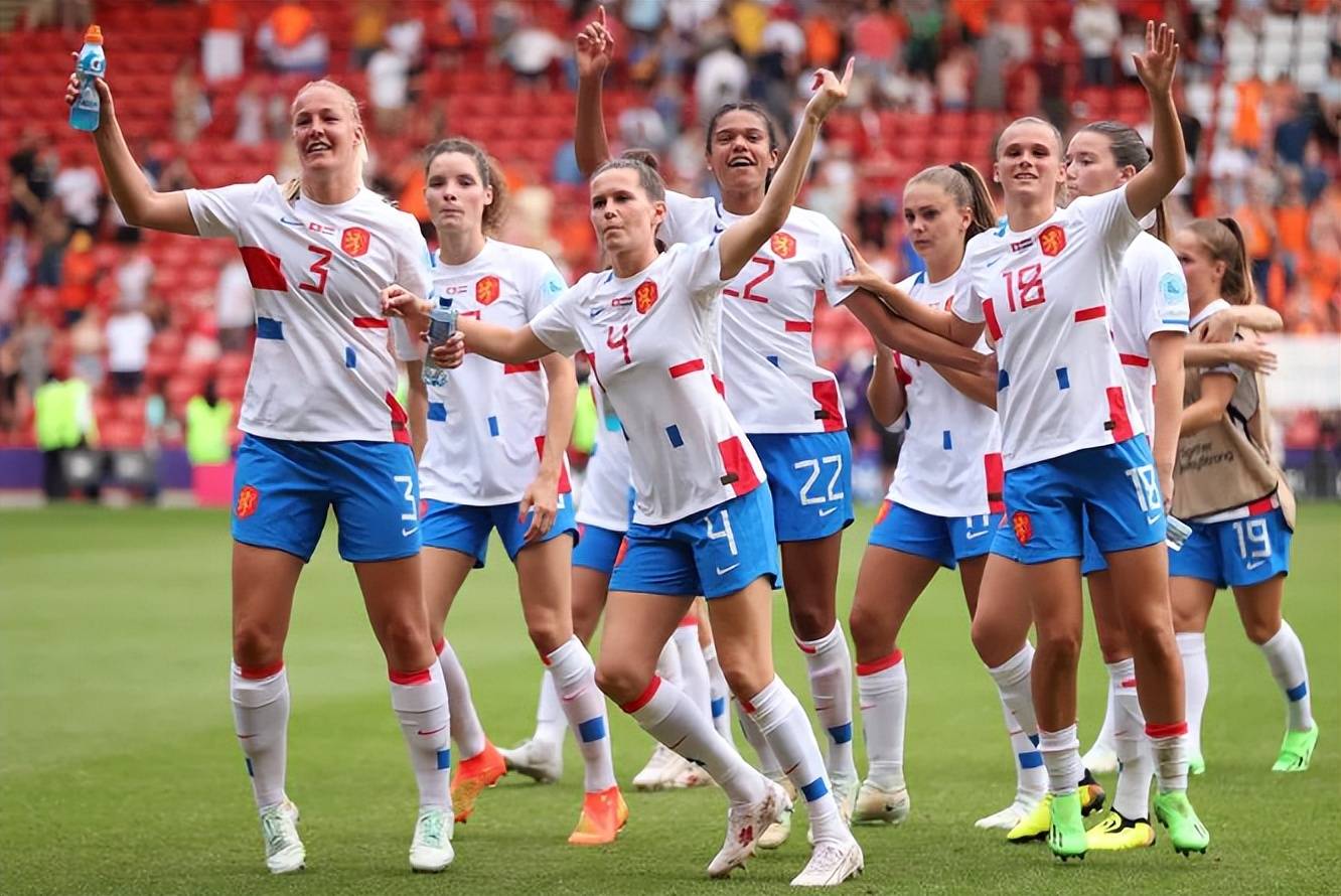 九游体育官方入口-加拿大女足队员集体提前退赛