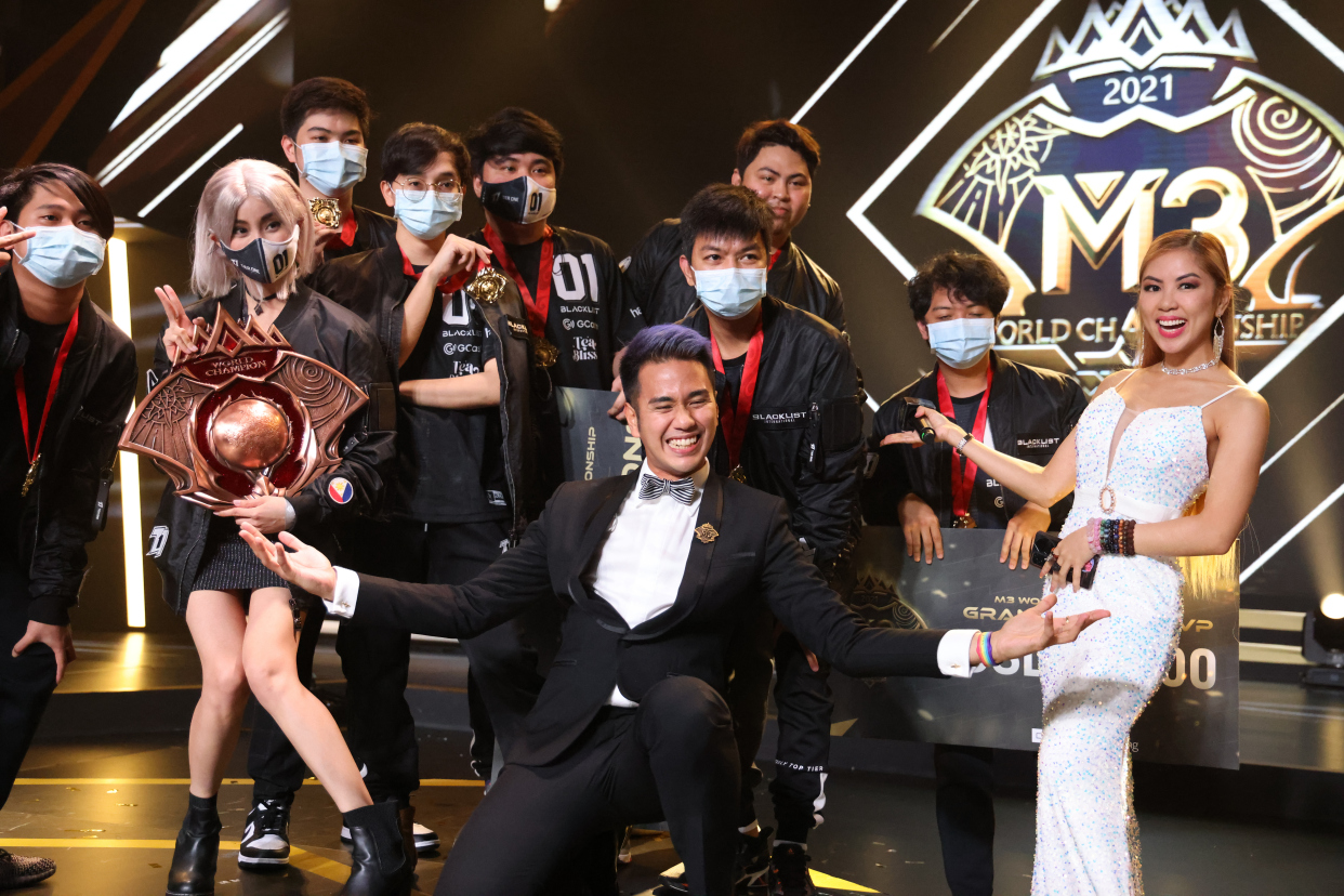 精英球队交锋，场上对决精彩纷呈的简单介绍