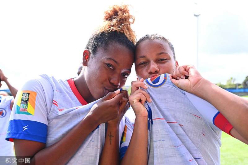 九游体育亚洲官网-柬埔寨女足队员参加慈善活动