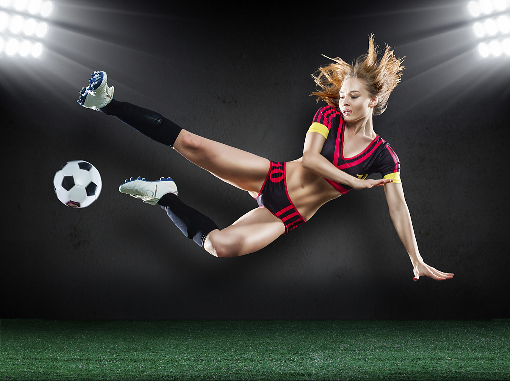 九游体育在线-足球比赛展现运动员风采