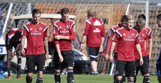 汉堡客场失利,全队陷入低迷的简单介绍 汉堡客场失利,全队陷入低迷的简单介绍